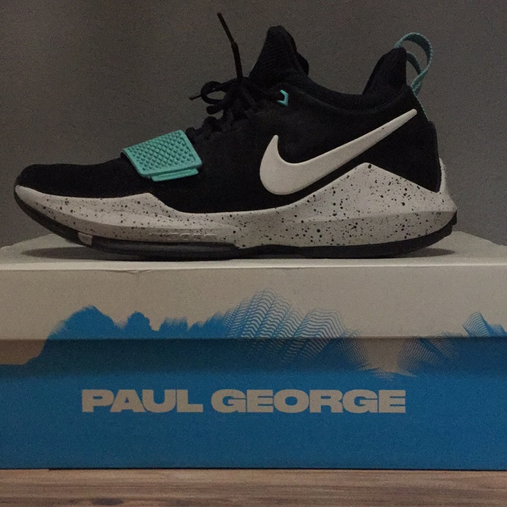 Nike pg 1 basketball shoe